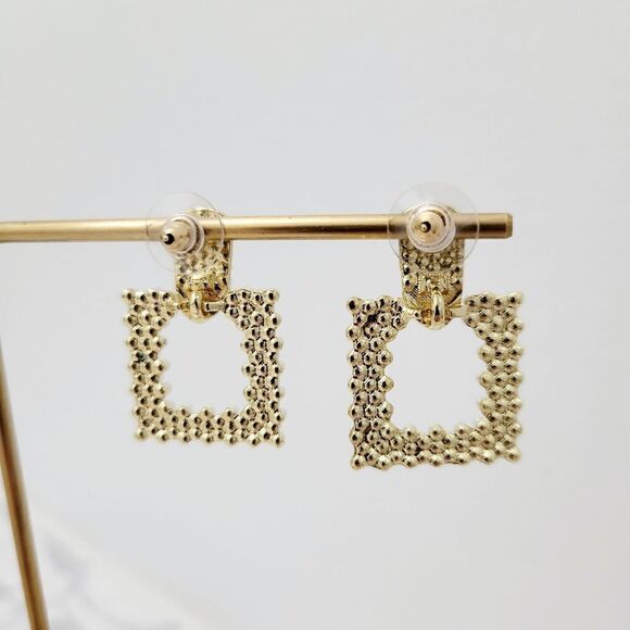 2/$20 Brand New Gold Tone Pearl Square Earrings - Picture 3 of 5